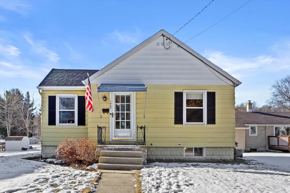 1404 N Grandview Blvd Waukesha Benefit Realty